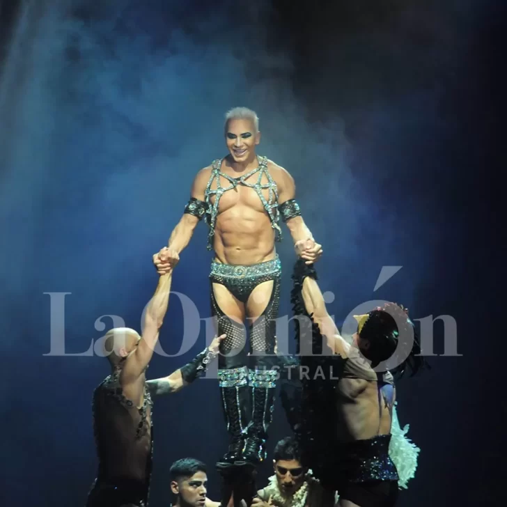 Video. Así fue el “detrás de escena” de Stravaganza en Río Gallegos: ensayos, camarines y más Video. Así fue el “detrás de escena” de Stravaganza en Río Gallegos: ensayos, camarines y más