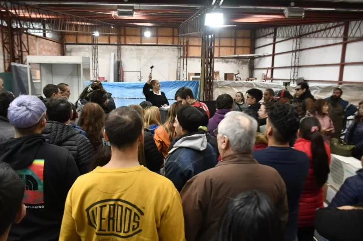 Subasta por la quiebra de Lucaioli: gran cantidad de gente se acercó a participar del remate público