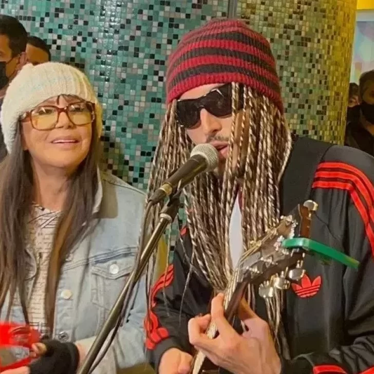 Video. Susana Giménez y Sebastián Yatra cantaron disfrazados en la Línea H del Subte
