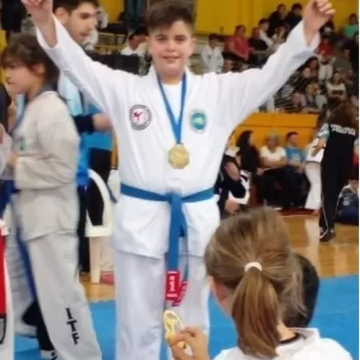 Santa Cruz viajó a Corrientes y se destacó: el taekwondista Santino Oliva, de 11 años, consiguió el 1° puesto