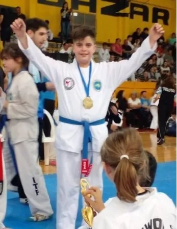 Santa Cruz viajó a Corrientes y se destacó: el taekwondista Santino Oliva, de 11 años, consiguió el 1° puesto