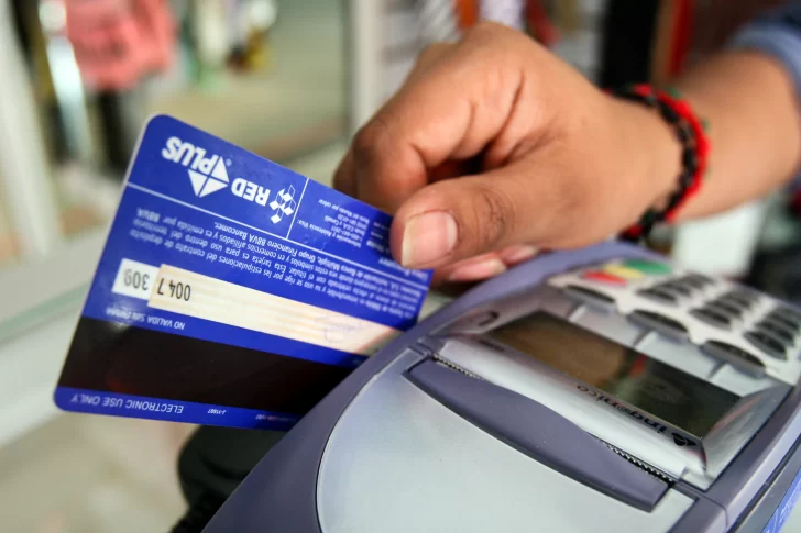 Perdió su tarjeta y no la dio de baja: hicieron compras y le sacaron plata