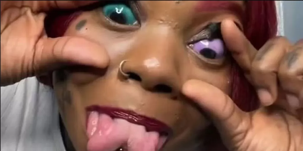 Podría quedar ciega por tatuarse los ojos Podría quedar ciega por tatuarse los ojos