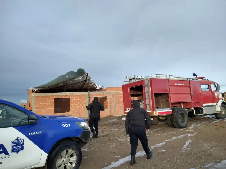 El temporal no perdonó: Bomberos tuvo 45 intervenciones por voladuras de techos