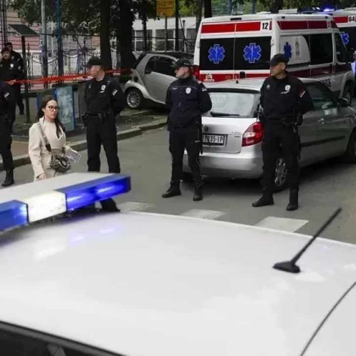 Un alumno de 14 años asesinó a 8 compañeros y a un guardia en una escuela de Serbia Un alumno de 14 años asesinó a 8 compañeros y a un guardia en una escuela de Serbia