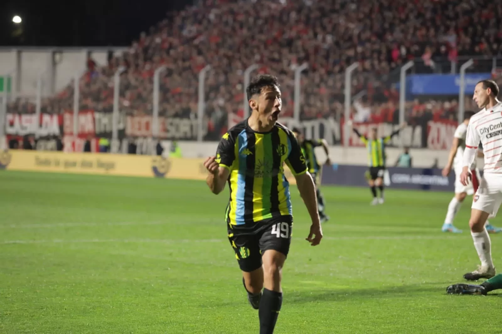 Facundo Tobares, el santacruceño que hizo su primer gol en la Primera División de Aldosivi ante Newell’s Facundo Tobares, el santacruceño que hizo su primer gol en la Primera División de Aldosivi ante Newell’s