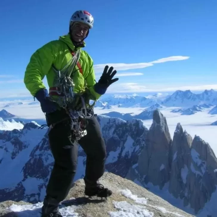 Avalancha en El Chaltén: quién es Tomás Aguiló, el guía de montaña argentino que pidió rescate y quedó “colgado” en el Cerro Torre
