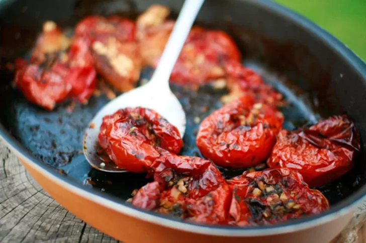 Tomates confitados: receta deliciosa para acompañar pescados y carnes