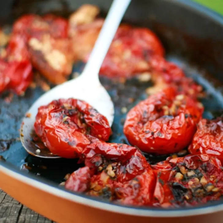 Tomates confitados: receta deliciosa para acompañar pescados y carnes