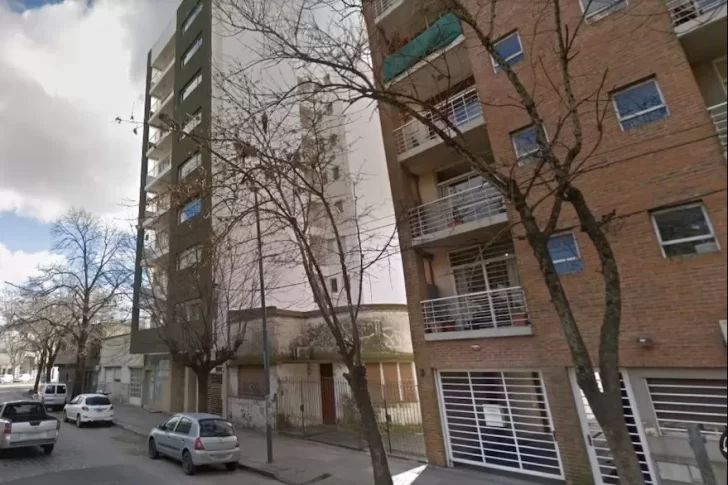 Discutió con su pareja y murió tras arrojarse desde la terraza de un edificio