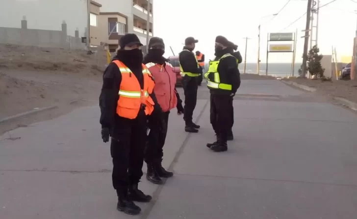 Golpeó a una inspectora de tránsito y le rompió el celular a otra para evitar que le pongan una infracción