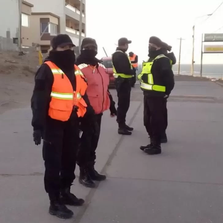 Golpeó a una inspectora de tránsito y le rompió el celular a otra para evitar que le pongan una infracción