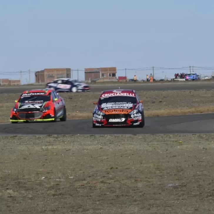 Turismo Nacional en Río Gallegos: los pilotos de la Clase 3 salieron a girar en el “José Muñiz” Turismo Nacional en Río Gallegos: los pilotos de la Clase 3 salieron a girar en el “José Muñiz”