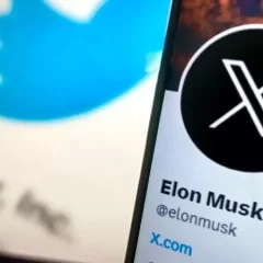 Elon Musk reemplazó el famoso logo del pájaro azul de Twitter por una “X”
