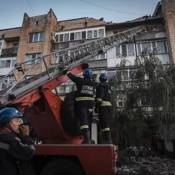 Al menos 7 muertos tras bombardeo ruso en el este de Ucrania