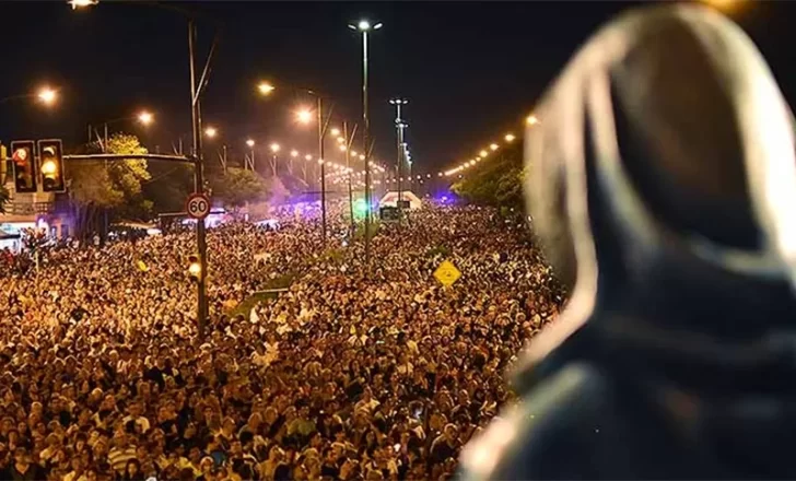 Rosario: el padre Ignacio convocó a miles de católicos que participaron del Vía Crucis