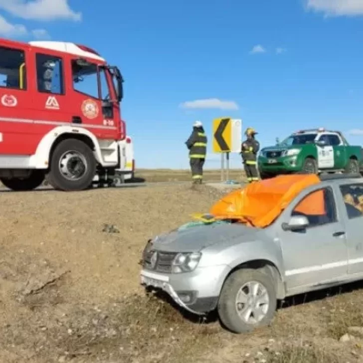 Vuelco fatal en ruta chilena en Tierra del Fuego: murió el acompañante y el conductor quedó internado