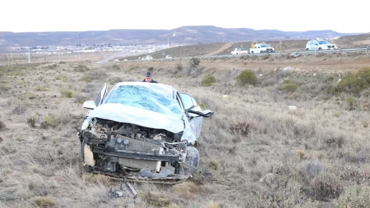 Un conductor perdió el control y volcó cerca de Caleta Olivia