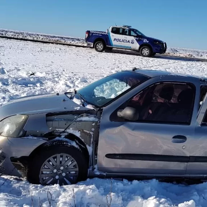 Rutas con escarcha: un auto volcó sobre Ruta Nacional Nº 3