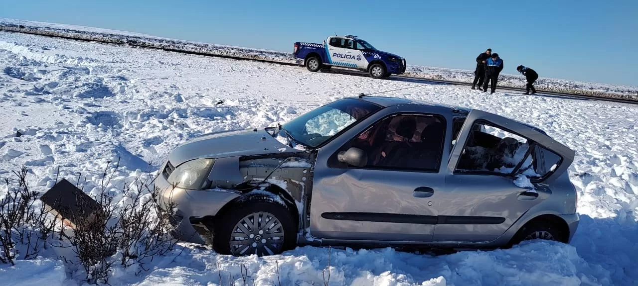 Rutas con escarcha: un auto volcó sobre Ruta Nacional Nº 3