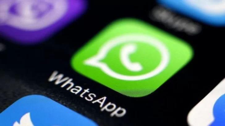Alerta por nueva estafa de WhatsApp que promete viajes a Europa en conocida aerolínea