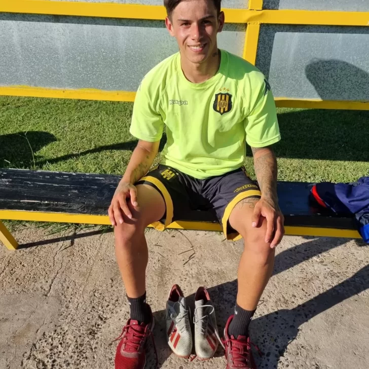 Mariano Velásquez, defensor de Río Gallegos, dejó Atlético Boxing Club y se sumó a Olimpo Mariano Velásquez, defensor de Río Gallegos, dejó Atlético Boxing Club y se sumó a Olimpo