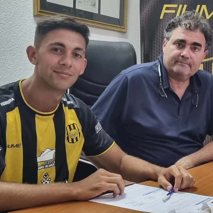 El futbolista Gianfranco Rossi, de Río Gallegos, firmó contrato con Olimpo