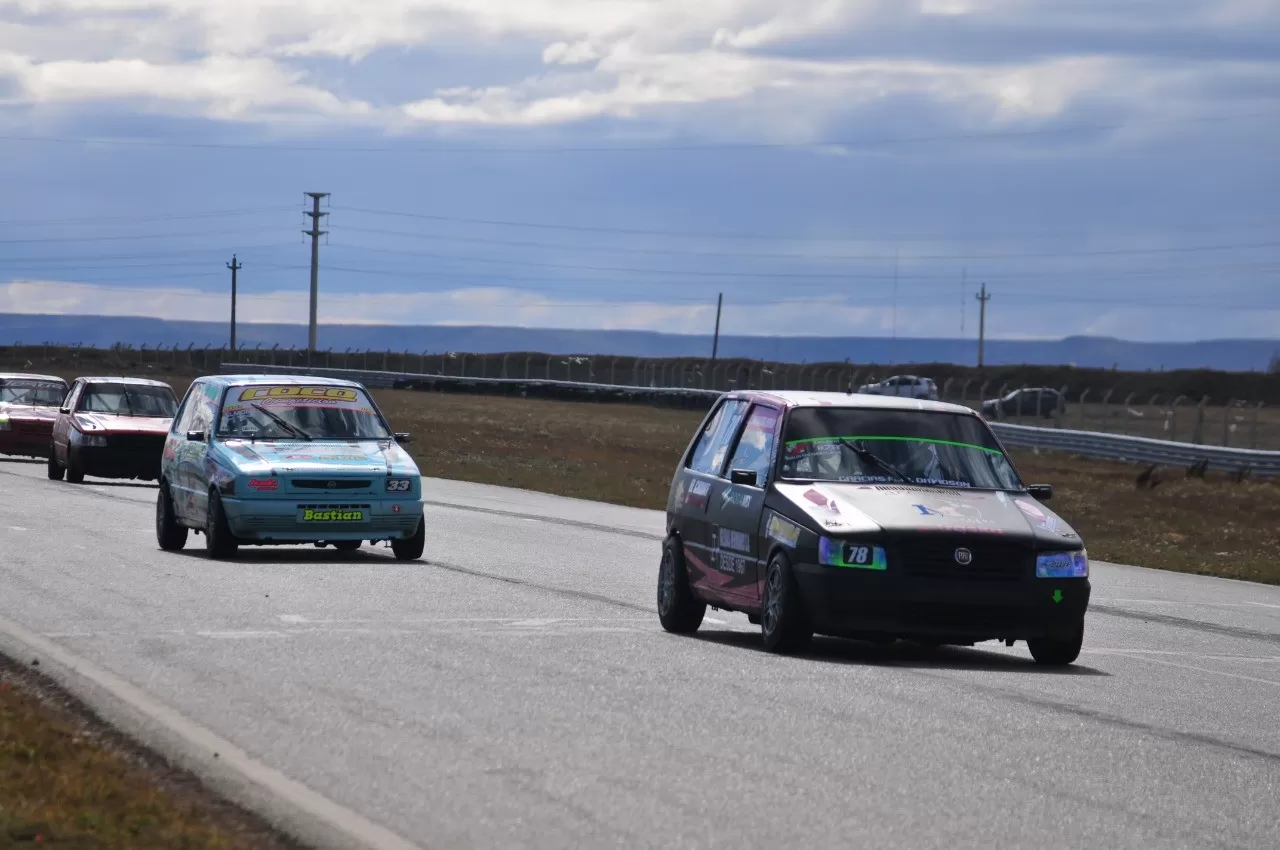 ¡Domingo a cuadros! El Pista completó la primera fecha en Río Gallegos