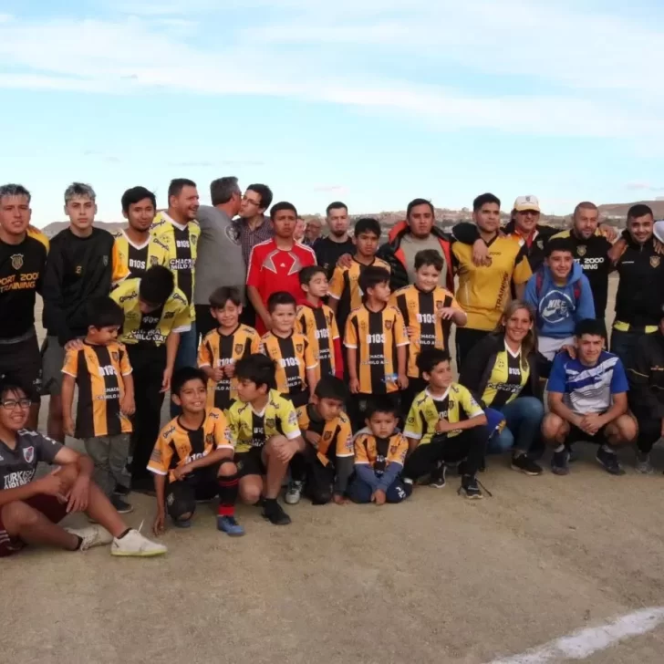 Histórico: Marcelo Rosales y Estudiantes de Caleta Olivia inauguraron sus canchas en el barrio Rotary XXIII Histórico: Marcelo Rosales y Estudiantes de Caleta Olivia inauguraron sus canchas en el barrio Rotary XXIII