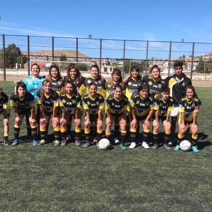 Las “pibas” de Marcelo Rosales se consagraron campeonas invictas en Caleta Olivia Las “pibas” de Marcelo Rosales se consagraron campeonas invictas en Caleta Olivia