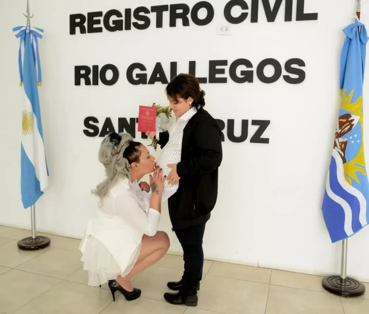 La historia de Emma y Alison: el primer matrimonio trans de Santa Cruz