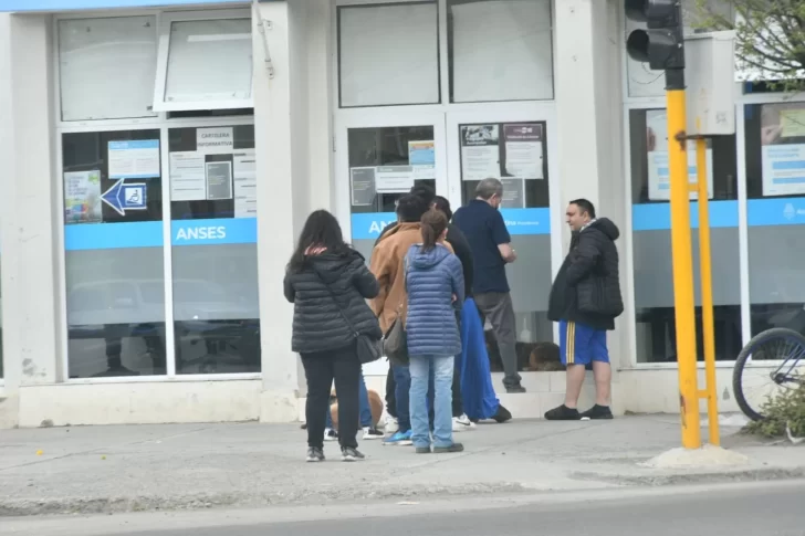 IFE 5: ya hay consultas en la oficina de Anses para inscribirse en el bono de 45 mil pesos