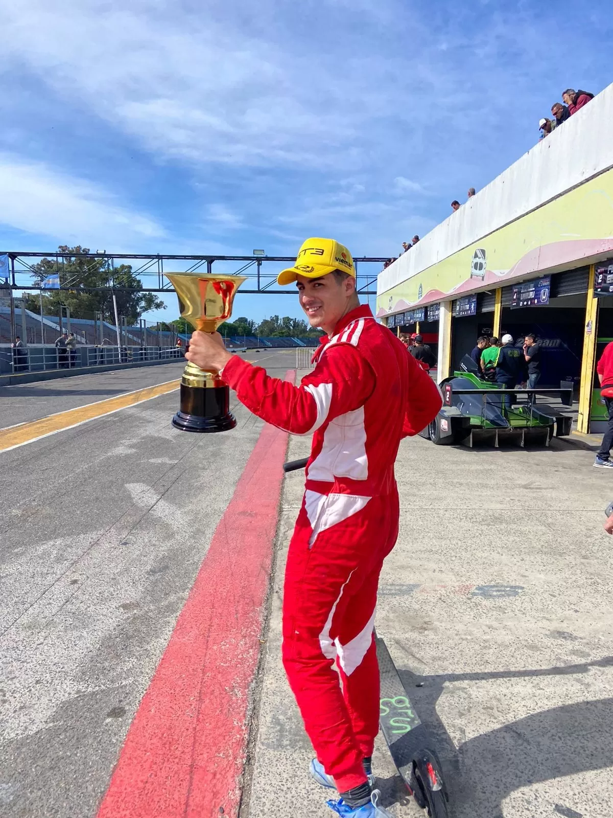 Ayrton Gardoqui, el piloto sensación de la GT2000: “Cuando dejé de jugar al fútbol, papá me propuso probar” Ayrton Gardoqui, el piloto sensación de la GT2000: “Cuando dejé de jugar al fútbol, papá me propuso probar”