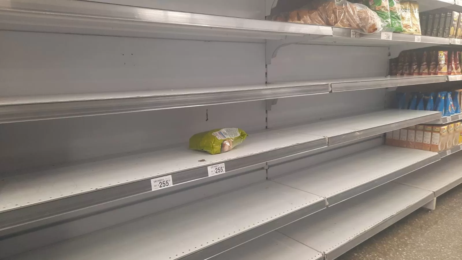 Fin de semana amargo en los supermercados: ¿por qué falta el azúcar en las góndolas?
