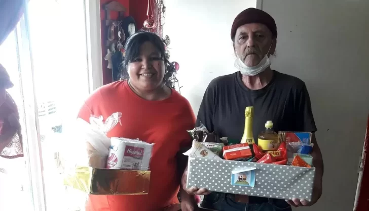 Hace panes y dona a unos 18 adultos mayores: Necesita colaboración