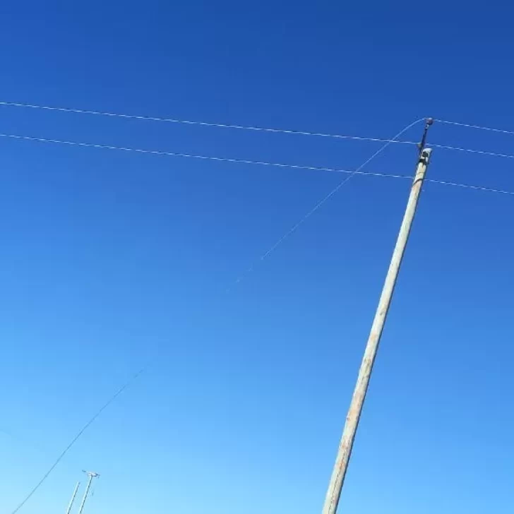 Las consecuencias del fuerte temporal de viento en Las Heras: caída de postes y cortes de luz