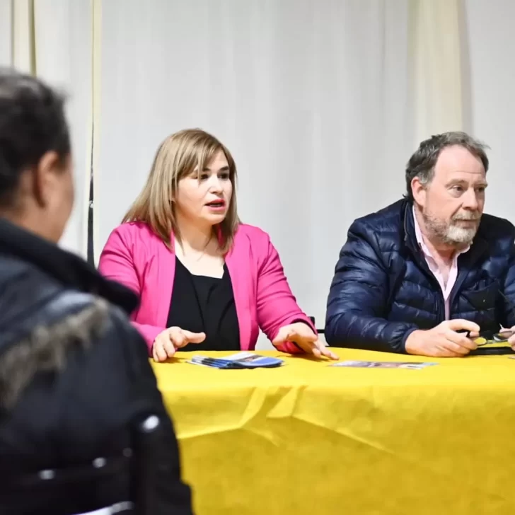 Polke y Giorgia se reunieron con referentes vecinales de Caleta Olivia para conocer la realidad de los barrios
