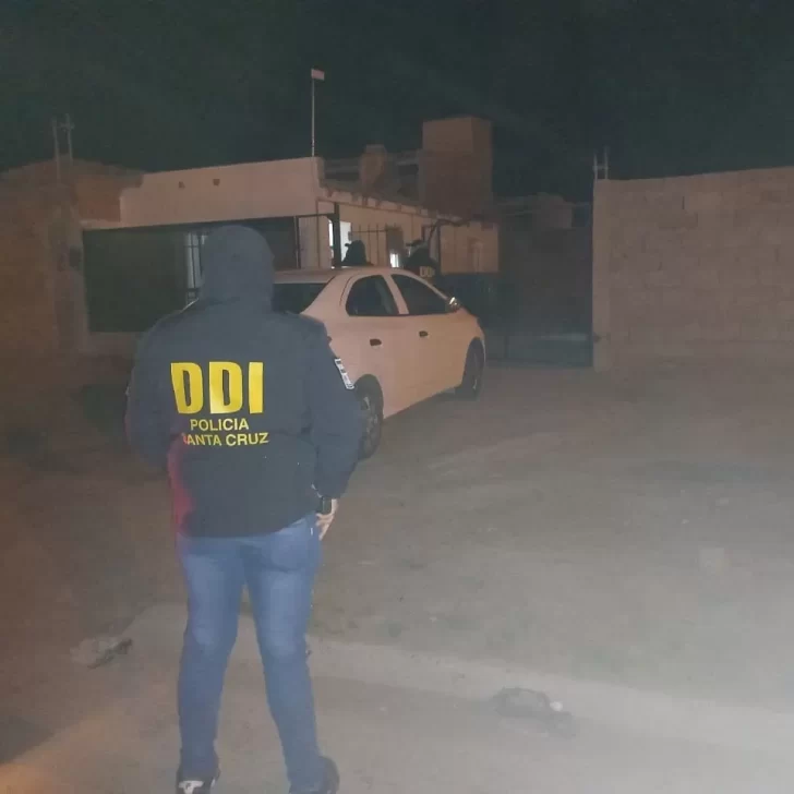 Pico Truncado: interceptó con su auto y amenazó con un arma a la pareja de su familiar