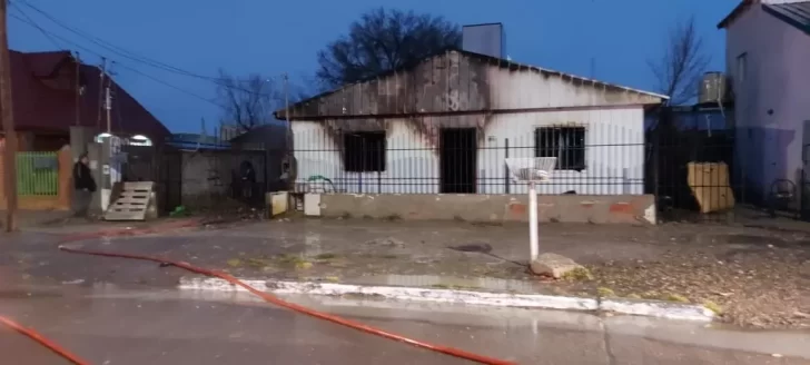 Video. Un voraz incendio se desató en una vivienda de Las Heras