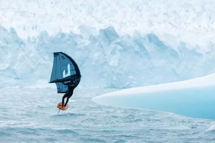 Video. Un ex atleta olímpico navegó en las aguas del Glaciar Perito Moreno en Santa Cruz
