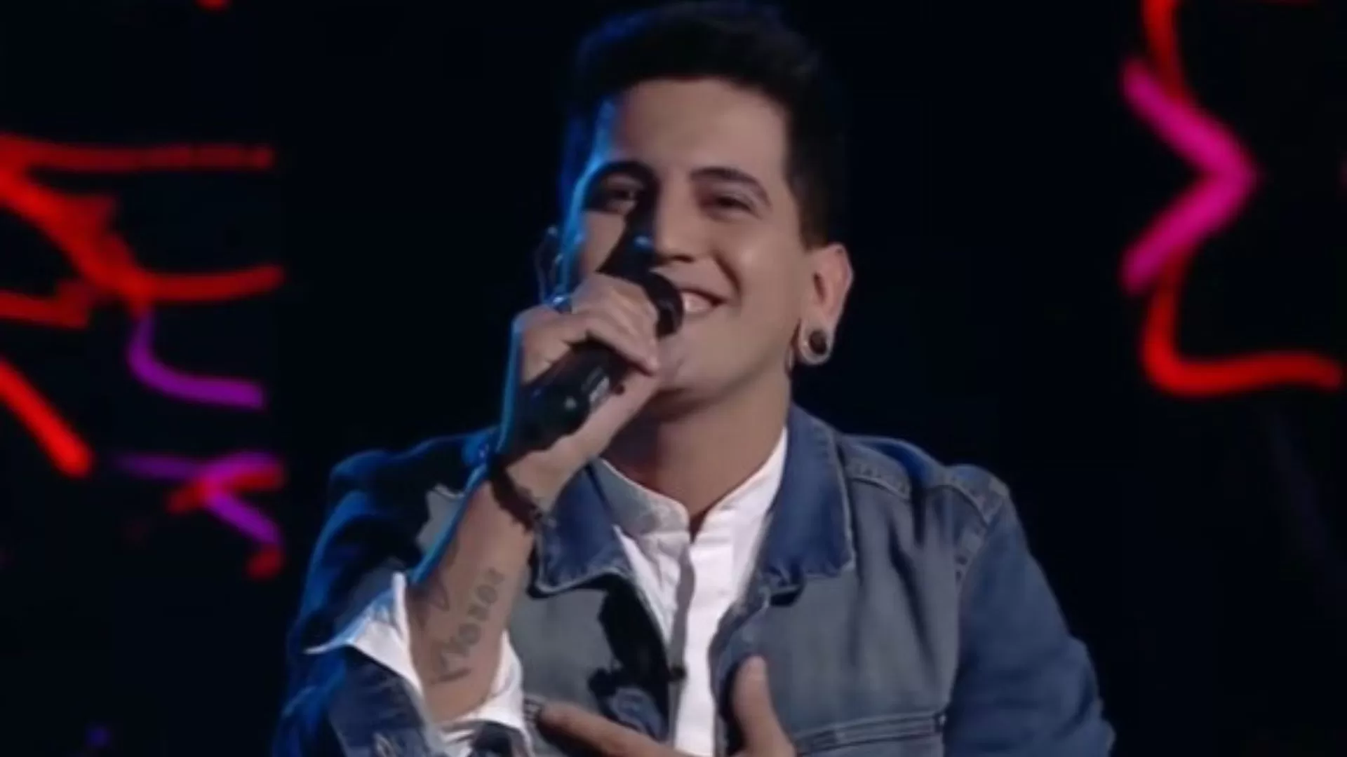“Cada vez que canta salimos a la plaza”: el papá de Yhosva Montoya contó cómo vive el gran momento de su hijo