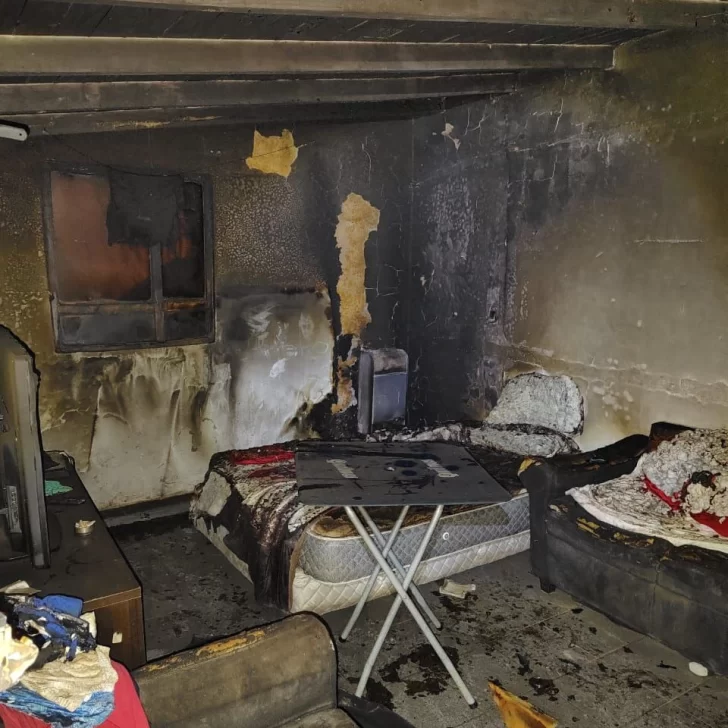 Una vivienda se incendió por dejar un colchón cerca del calefactor