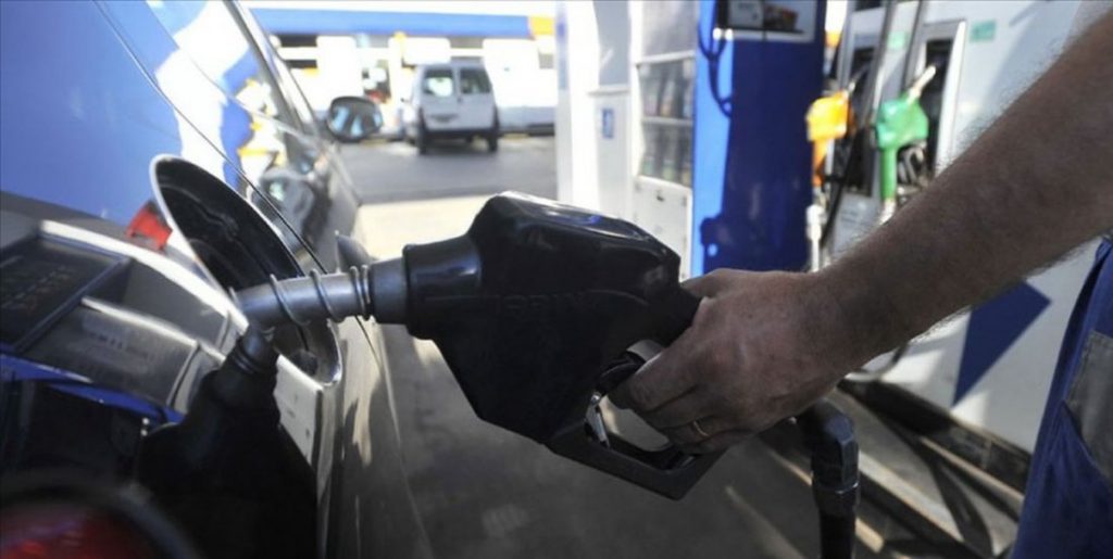 YPF se suma a los aumentos y registró una alza del 3% en sus combustibles