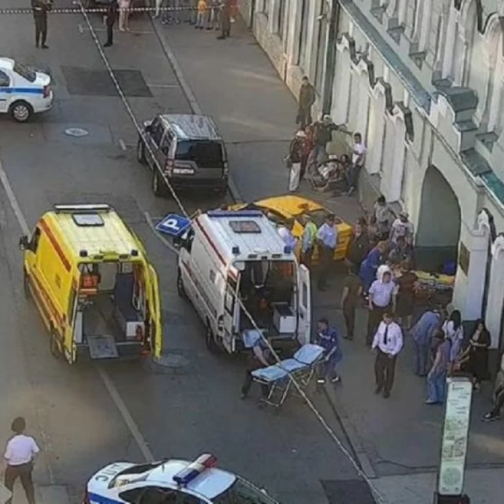 Un taxi atropelló a hinchas en pleno Mundial Un taxi atropelló a hinchas en pleno Mundial