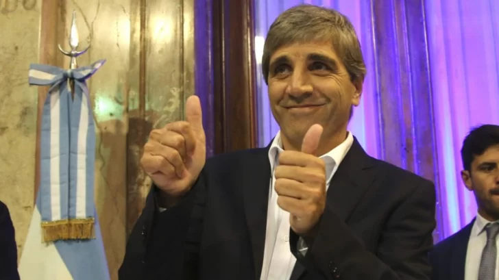 Caputo vendió sus Lebac y compró dólares antes de la devaluación