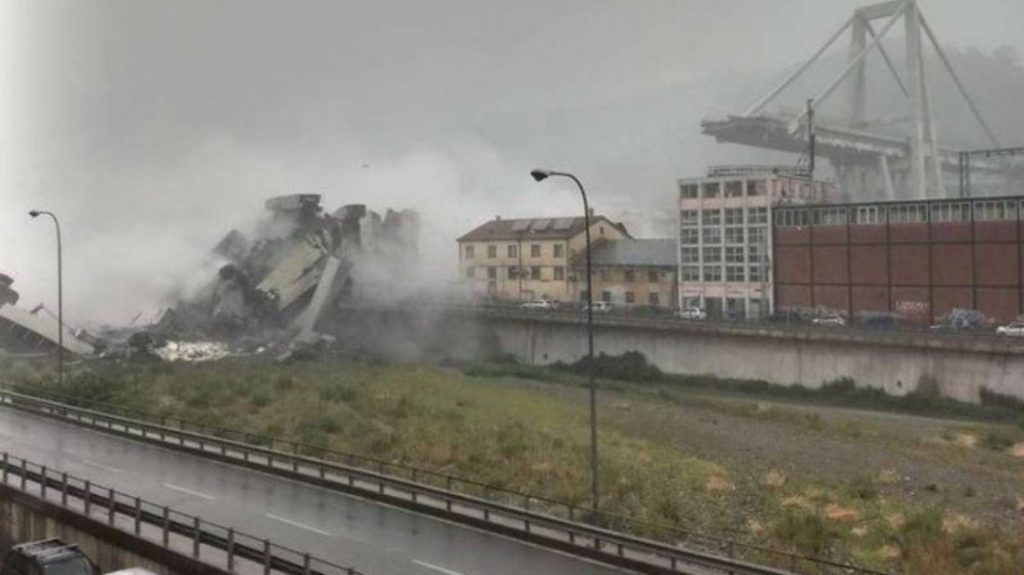 Tragedia en Italia: se cayó un puente de 90 metros Tragedia en Italia: se cayó un puente de 90 metros