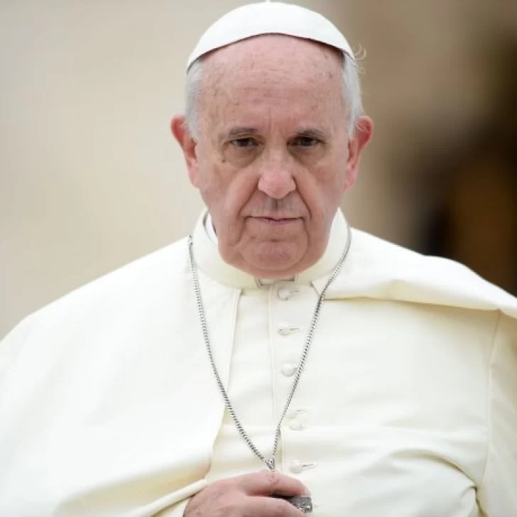 Renuncian voceros del Papa y nombran portavoz interino