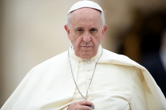Renuncian voceros del Papa y nombran portavoz interino