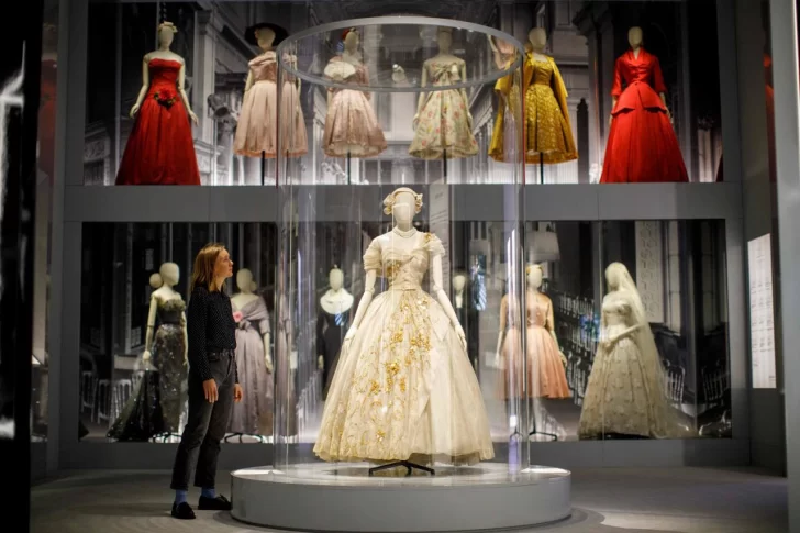 Christian Dior, el diseñador que introdujo la alegría y el glamour a los armarios
