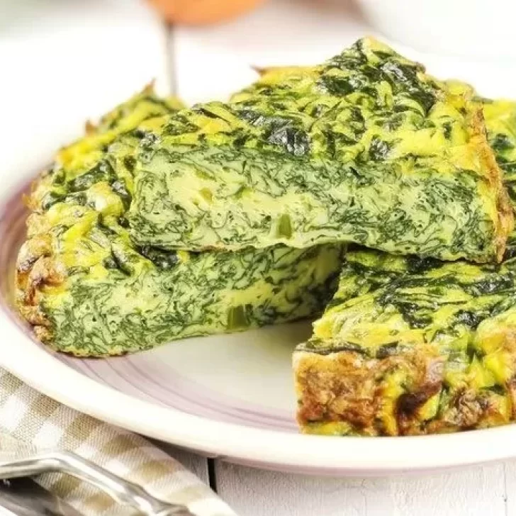 No te compliques la cena, te mostramos cómo hacer una tortilla de espinaca No te compliques la cena, te mostramos cómo hacer una tortilla de espinaca